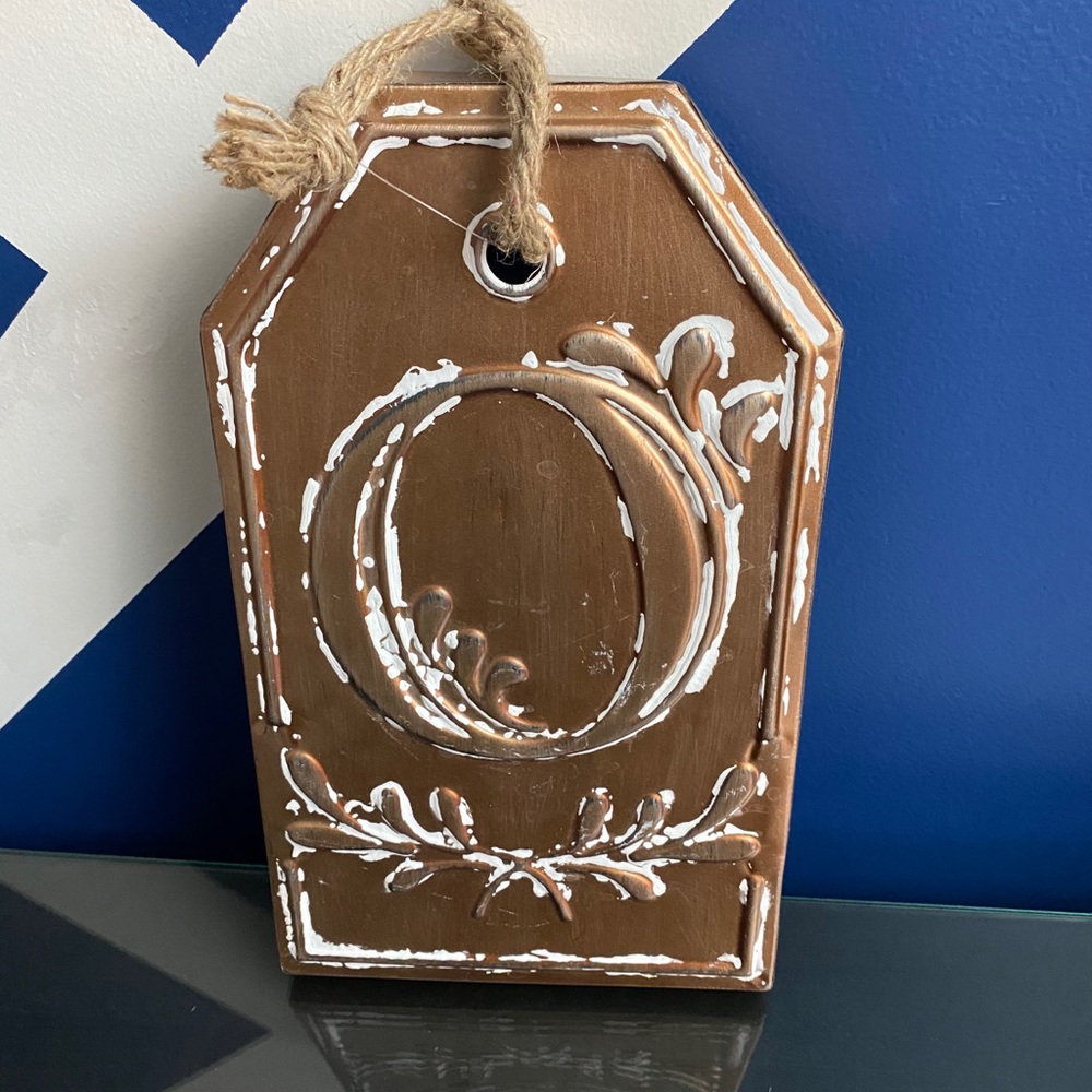Monogram O wall decor